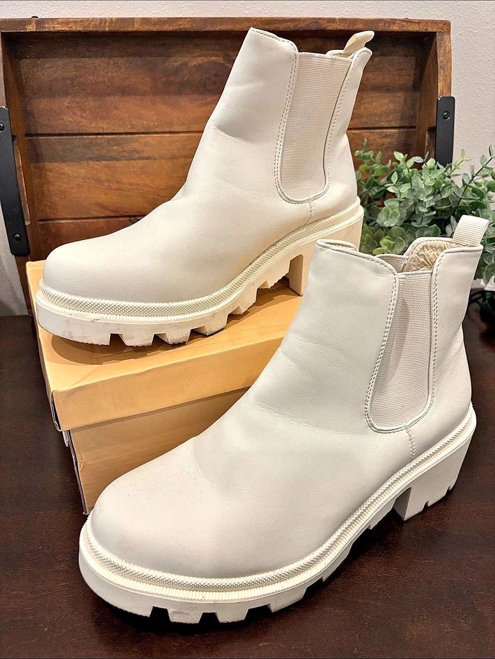 AMS Master-2 White Ankle Boots US 10